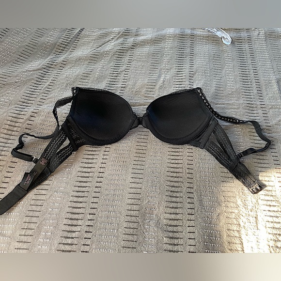 Victoria’s Secret - Black lace Push-Up Bra

Size: 34B - Picture 11 of 16
